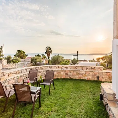 Verga'S Sunset Retreat - Kelly'S Seaview Escape Apartment