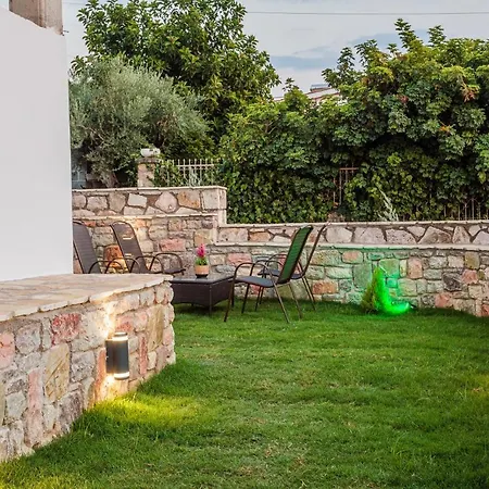 Verga'S Sunset Retreat - Kelly'S Seaview Escape Apartment